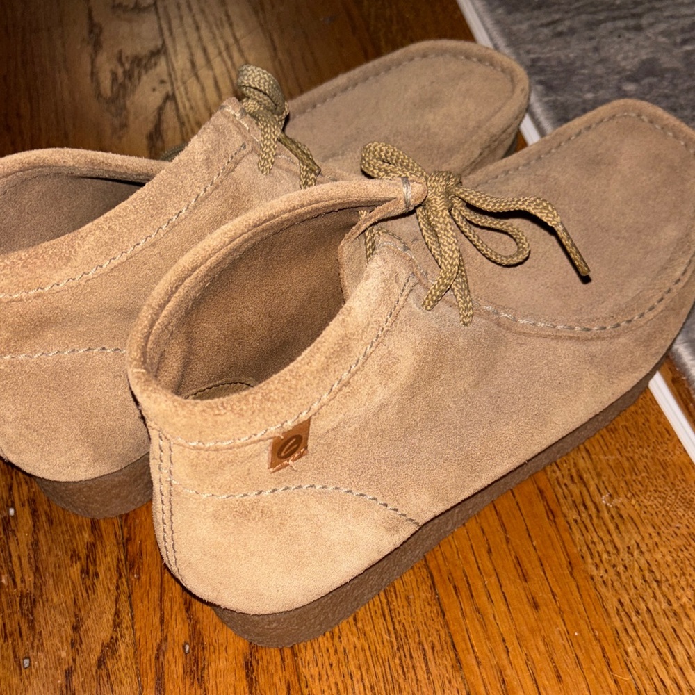 Clarks Men's Light Brown Suede Chukka Boots